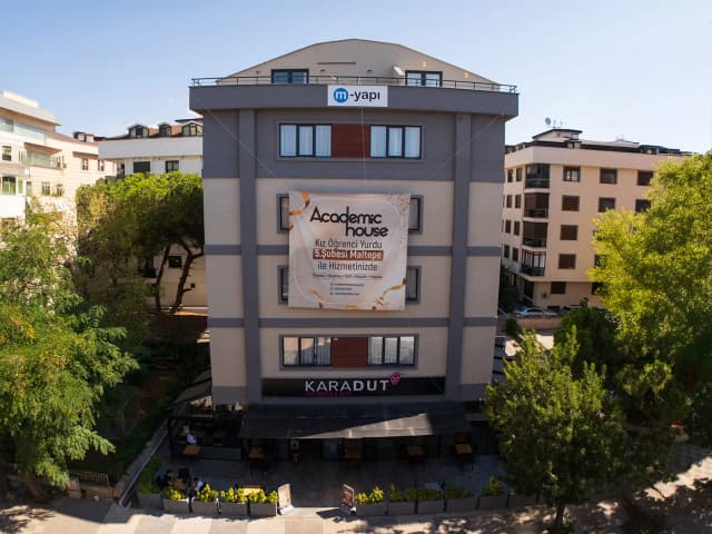 Academic House Maltepe logosu